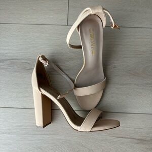 Size 6.5 Women’s DreamPairs Nude Heels